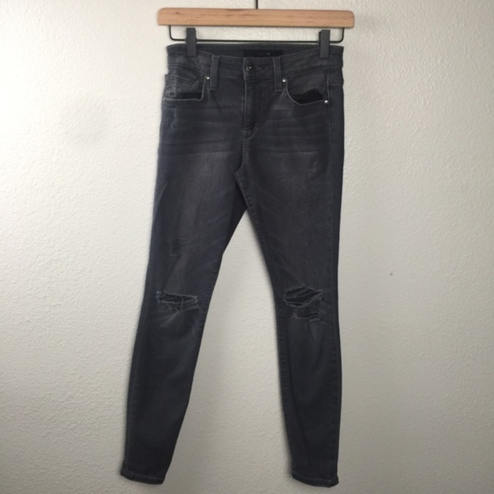 JOE’S JEANS GRAY SKINNY JEANS WITH DISTRESSED KNEES